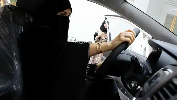 Saudi Arabia’s Pink Service Centers: How Female-Only Auto Workshops Are Redefining Women’s Mobility and Confidence on the Road